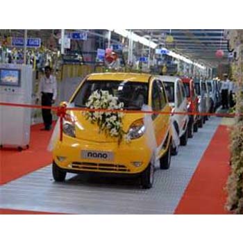 Vendors trim output as Tata shuts Nano plant for 3 weeks